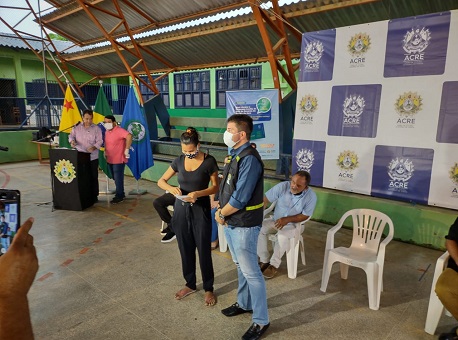 19-04-21 governo-realiza-entrega-dos-cartões-do-auxilio-do-bem