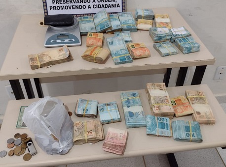 24-05-21 policia-recupera-dinheiro-roubado-de-supermercado