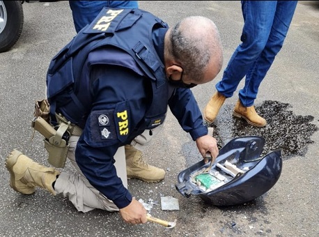 25-05-21 prf-apreende-6-kg-de-cocaina-em-capixaba