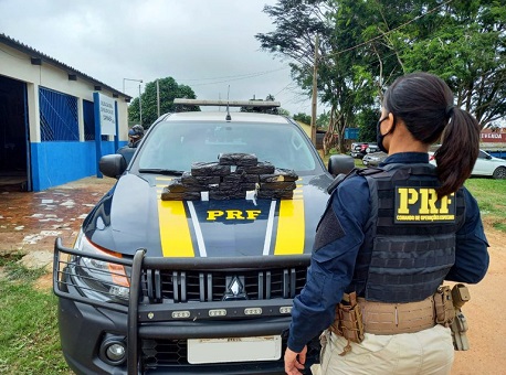 31-05-21 prf-apreende-12-kg-de-drogas-em-capixaba