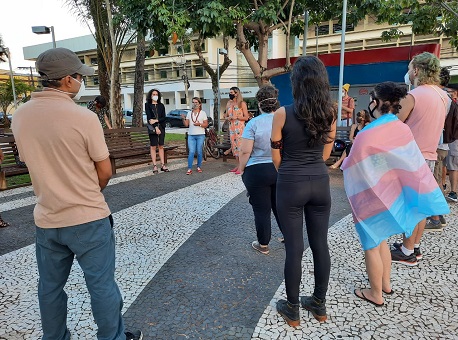 09-06-21 comunidade-lgbt-realiza-manifestação-contra-ato-de-transfobia
