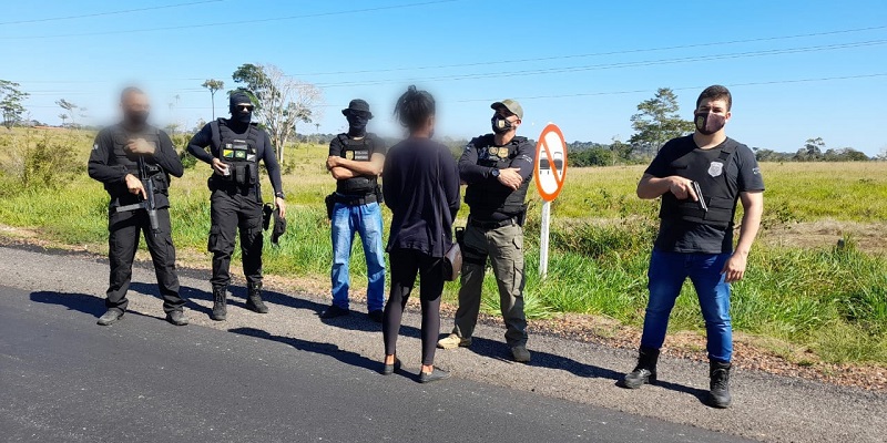 Menor é apreendida com 4,5 kg de drogas na BR-317, em Xapuri