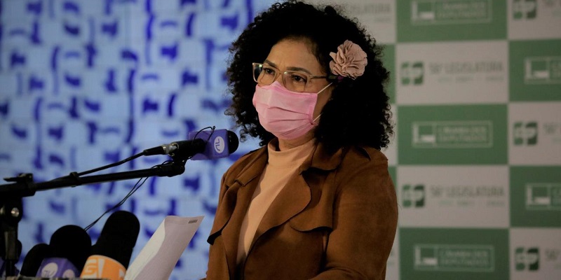 Perpétua protocola PEC que veda militares da ativa no governo