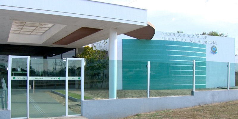 CRM-AC solicita revogação de lei que contrata médicos graduados no exterior