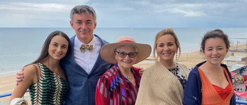 O VERÃO EUROPEU FOI A ESTAÇÃO ESCOLHIDA PELO CASAL, ALAIN E GLADYS RIVIERE…