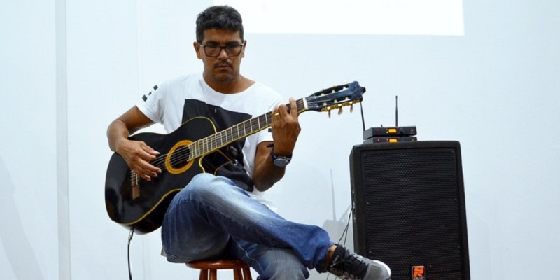 Ifac abre vagas para curso online de violão e guitarra