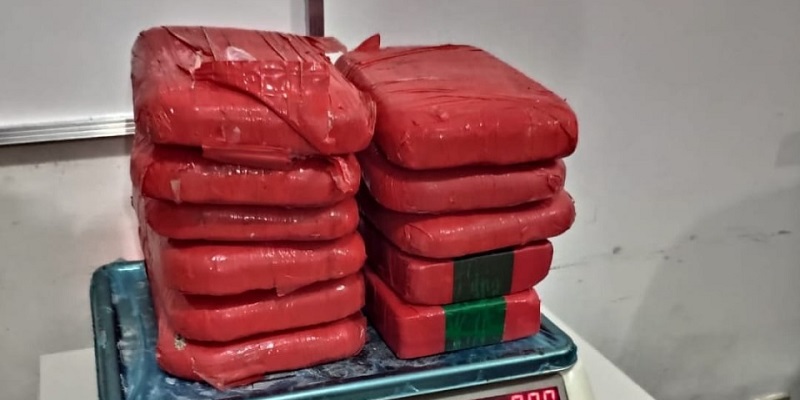 Dupla é presa com 11 kg de pasta base de cocaína em Cruzeiro do Sul