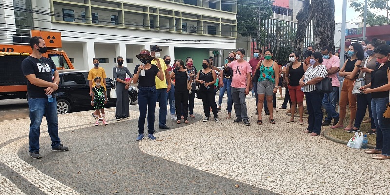 Professores realizam manifestação em frente à Prefeitura de Rio Branco