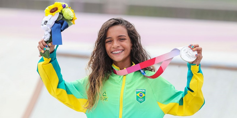 Rayssa Leal, a Fadinha, fatura prata no skate street em Tóquio