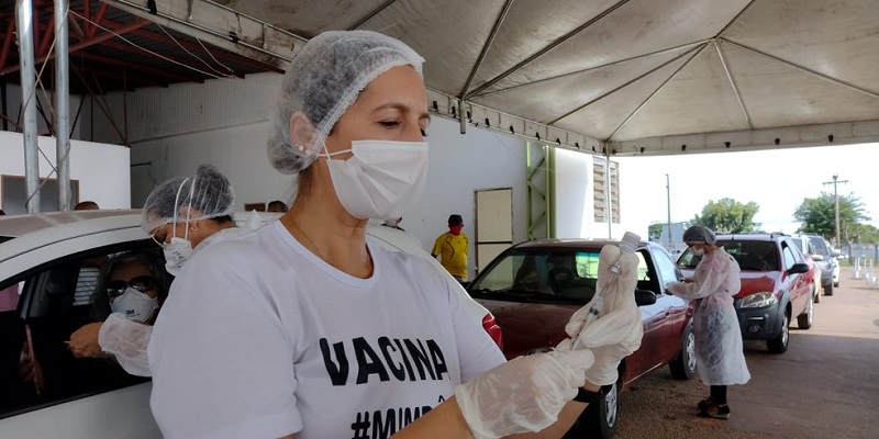 Vacinação contra covid-19 segue até meio dia neste sábado em Rio Branco