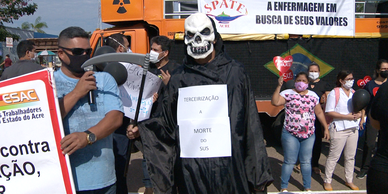 Servidores da Fundhacre realizam manifestação contra terceirização