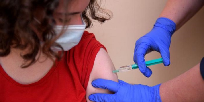 Rio Branco inicia vacinação contra covid-19 para adolescentes de 12 anos