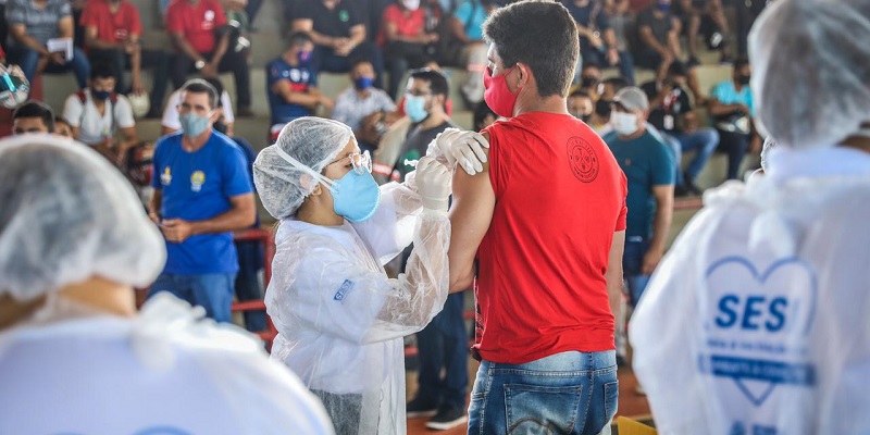 Vacinação prioritária aos trabalhadores da indústria terá segunda dose nesta semana