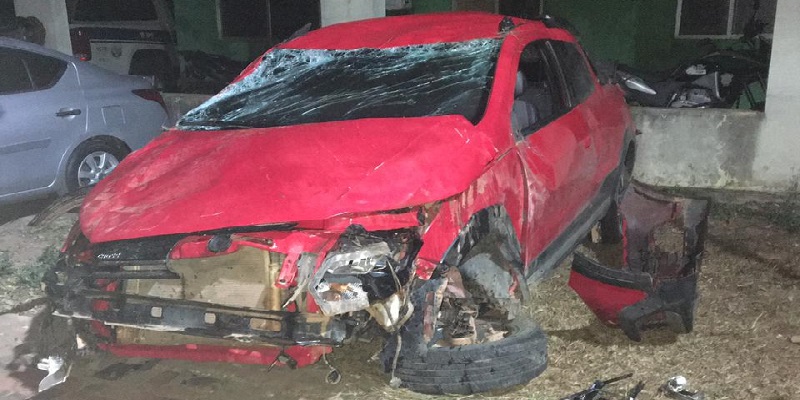 Homem rouba carro, capota veículo e acaba preso em Plácido de Castro