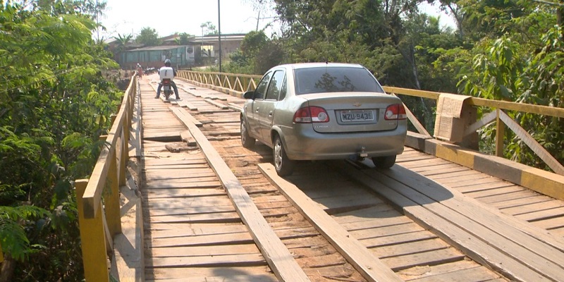 Protesto: moradores fecham Av. Amadeo Barbosa, em Rio Branco