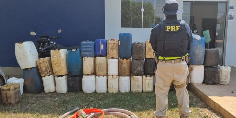 PRF apreende combustível vendido ilegalmente em Senador Guiomard