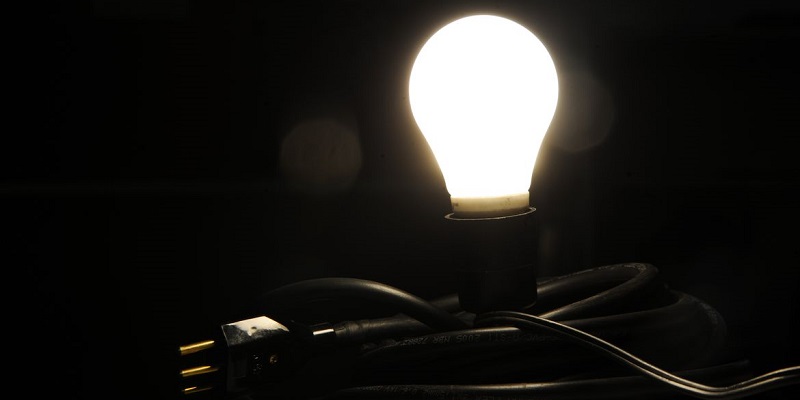 Aneel cria nova bandeira tarifária e conta de luz fica mais cara