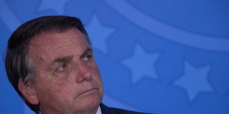 Bolsonaro diz que não teve intenção de agredir poderes