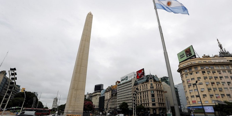 Argentina flexibiliza uso de máscaras e reabrirá para brasileiros