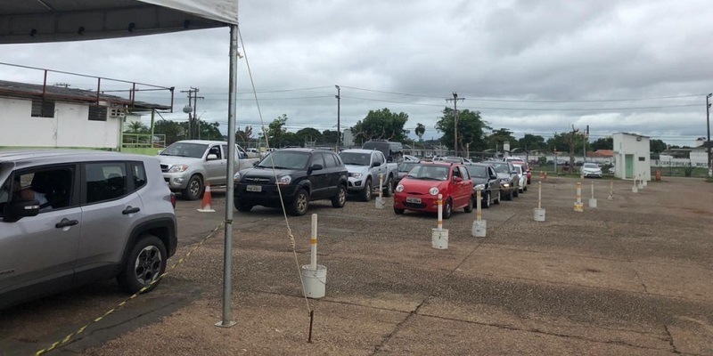 Prefeitura interrompe vacinação no drive-thru devido calor excessivo de Rio Branco
