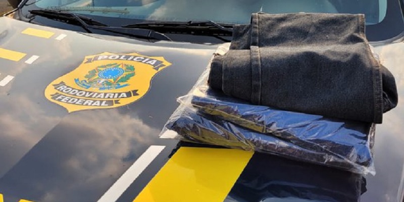 PRF apreende 7,3 kg de cocaína escondidos em calça jeans