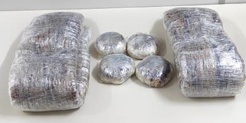 Duas mulheres do Peru são presas com 9 kg de cocaína presas ao corpo