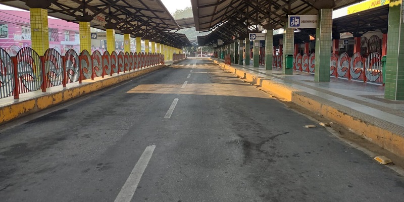 Motoristas de ônibus mantêm paralisação pelo segundo dia consecutivo