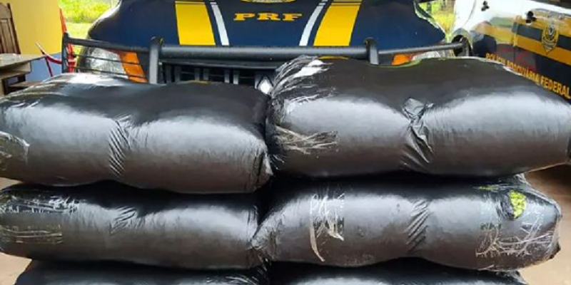 PRF apreende aproximadamente 90 kg de folhas de coca