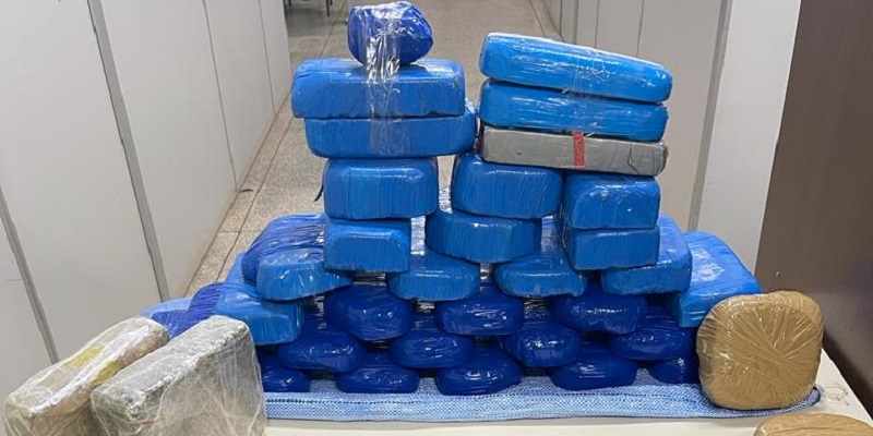 Casal é preso na BR-317 com 38 kg de cocaína e maconha