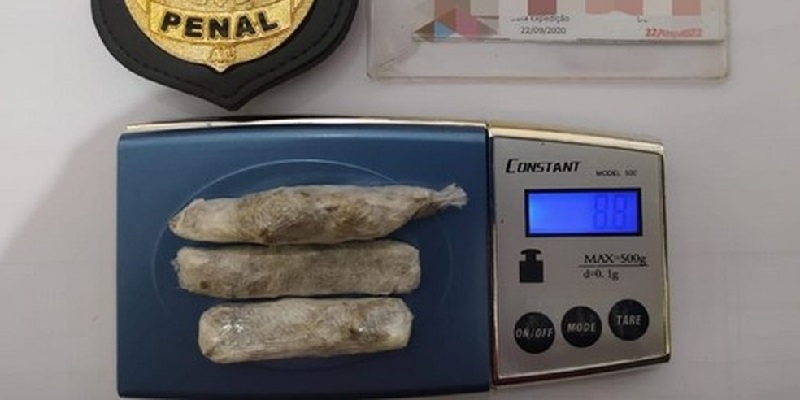 Mulher é presa ao tentar entrar com drogas no presídio de Cruzeiro do Sul