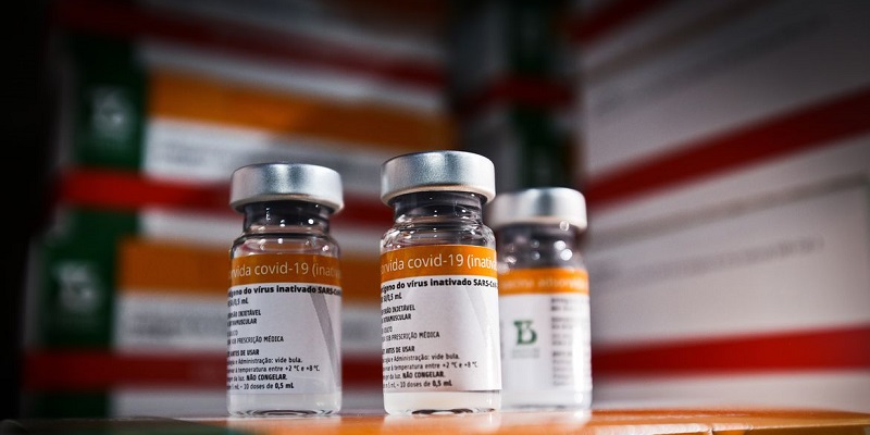 EUA vão aceitar CoronaVac para entrada de visitantes estrangeiros