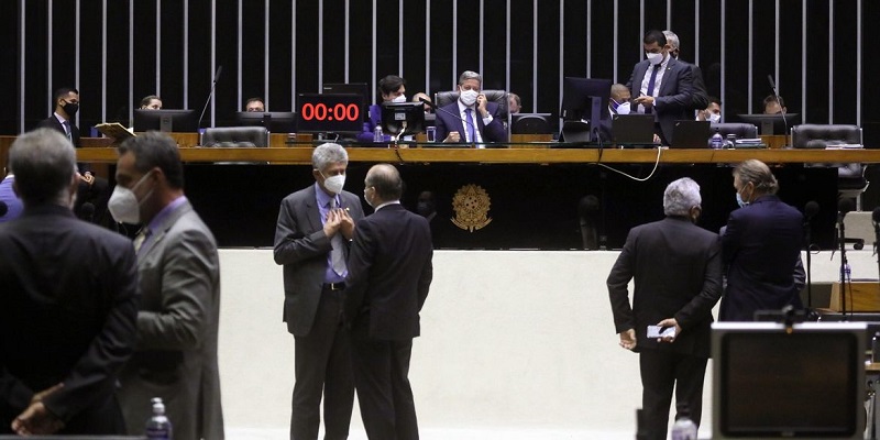 ICMS: Câmara aprova valor fixo de cobrança para combustíveis