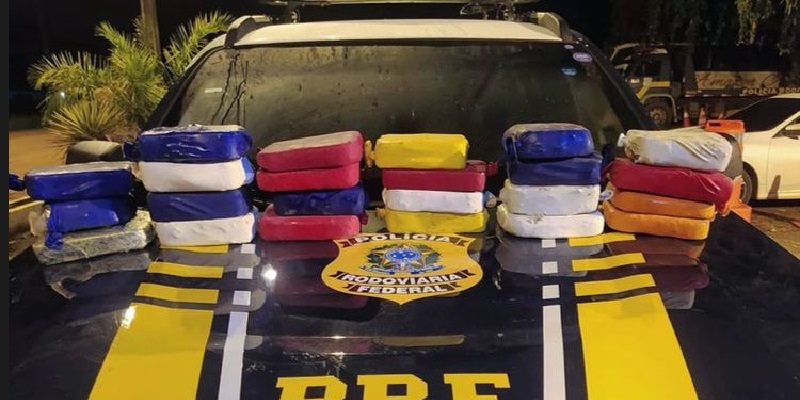 Dupla é presa com mais de 25 kg de drogas na BR-364, no Acre