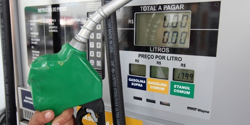 Acre congela por três meses “preço médio” dos combustíveis