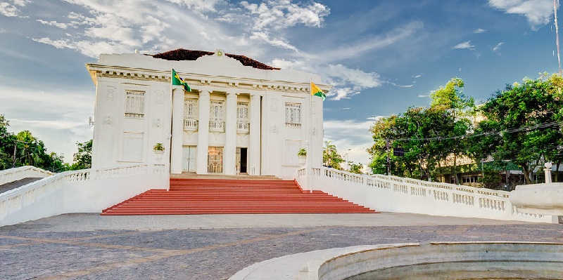 Governo encaminha PL que concede R$ 16 mil a servidores da educação