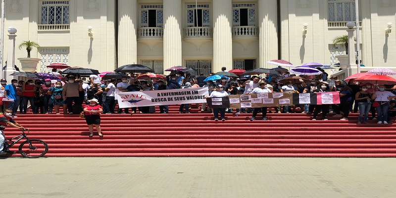 Servidores da Saúde do Acre realizam manifestação em frente ao Palácio Rio Branco