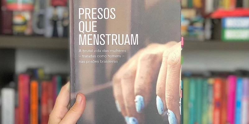 Presos que menstruam