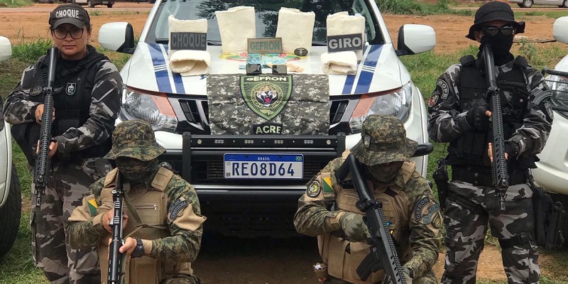 Uma mulher é presa e uma menor apreendida com 8kg de cocaína