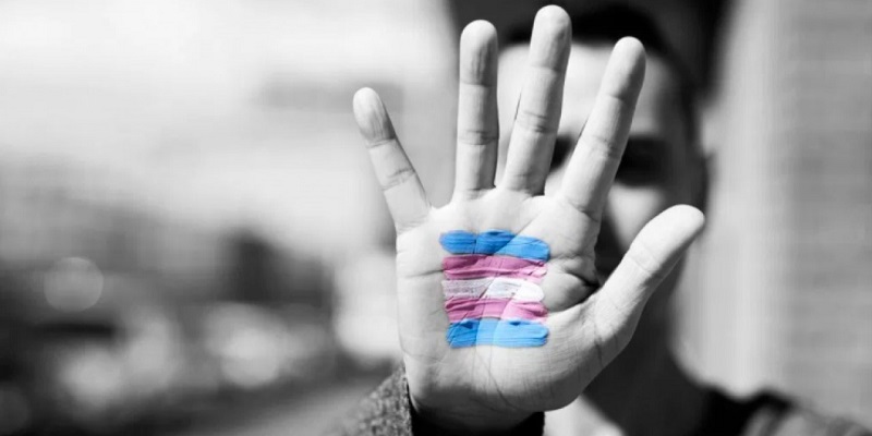 Aluno trans não consegue formar com sua turma devido a nome social