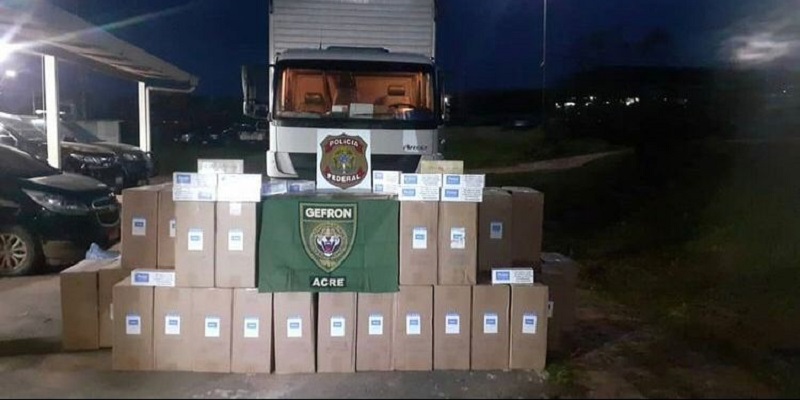 Em Epitaciolândia, dupla é presa com 33 mil maços contrabandeados