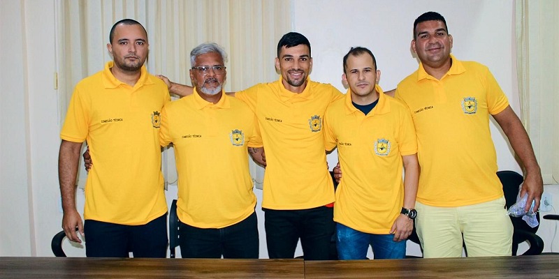 Galvez apresenta comissão técnica para 2022