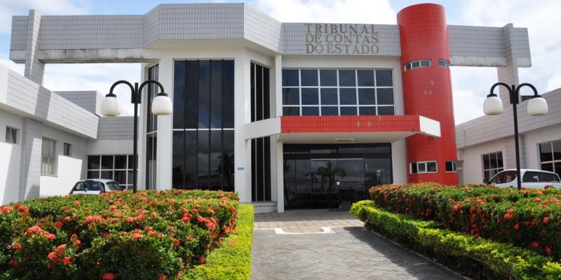 Após decisão do TCE, governo paga abono a todos servidores da SEE