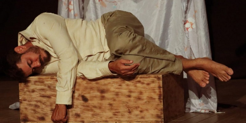 Em Rio Branco, espetáculo Fiandeiro enaltece memória de populações ribeirinhas