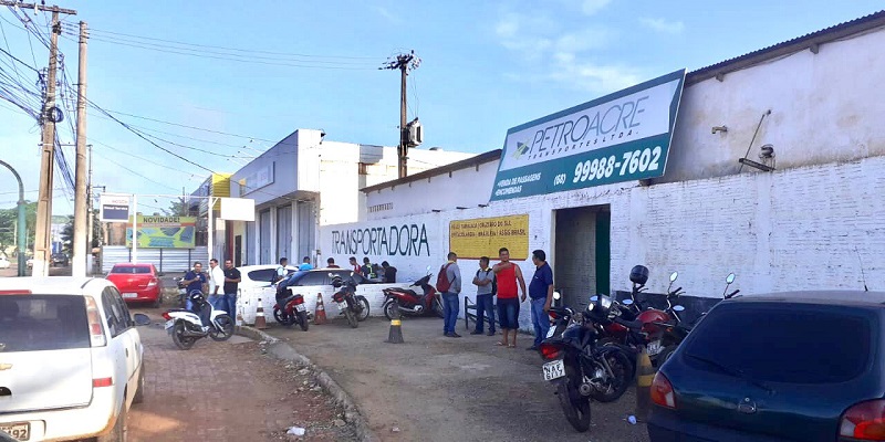 No Acre, motoristas de ônibus intermunicipais paralisam atividades