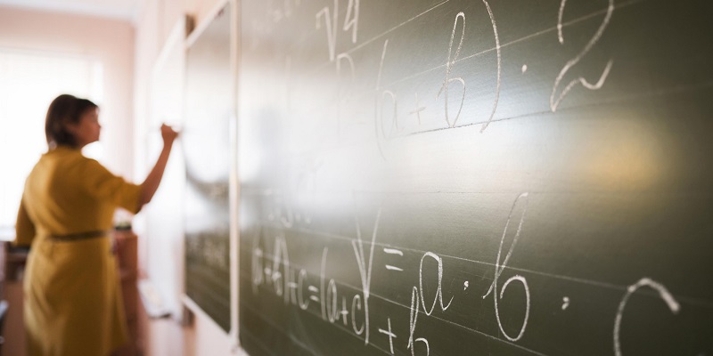 Bocalom oficializa abono salarial para professores nesta quarta-feira