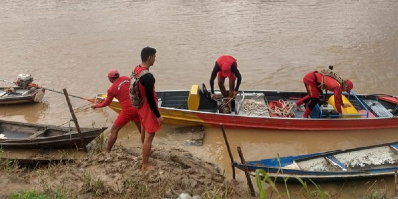 Criança desaparece no interior do Acre após acidente de barco