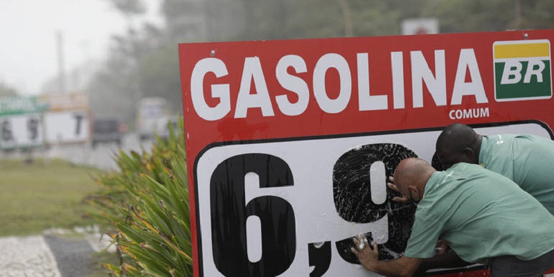 Bolsonaro diz que Petrobras irá reduzir preços ainda nesta semana