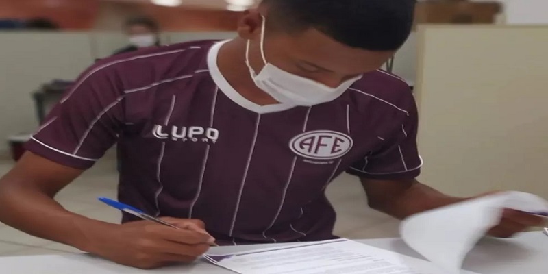 Ruan Victor deixa Andirá e assina com Ferroviária-SP