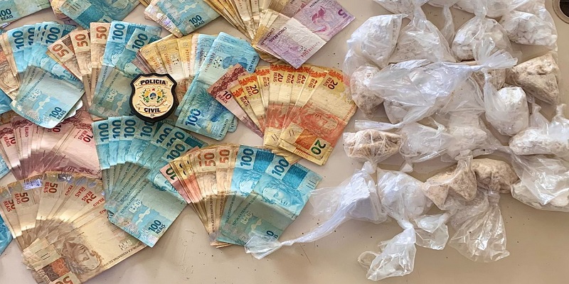 Polícia Civil apreende mais de 1kg de cocaína e 14 mil reais em Feijó