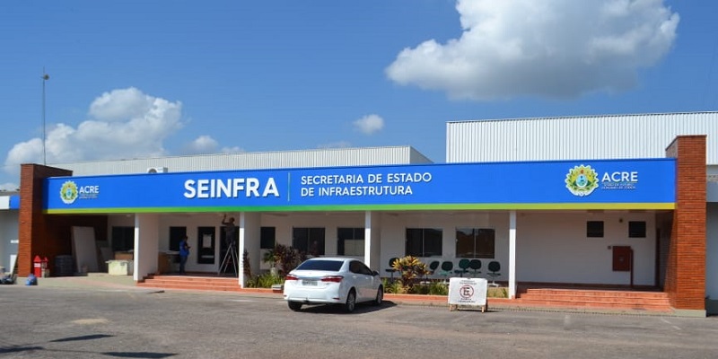 Homens invadem Deracre e levam servidores de reféns em assalto